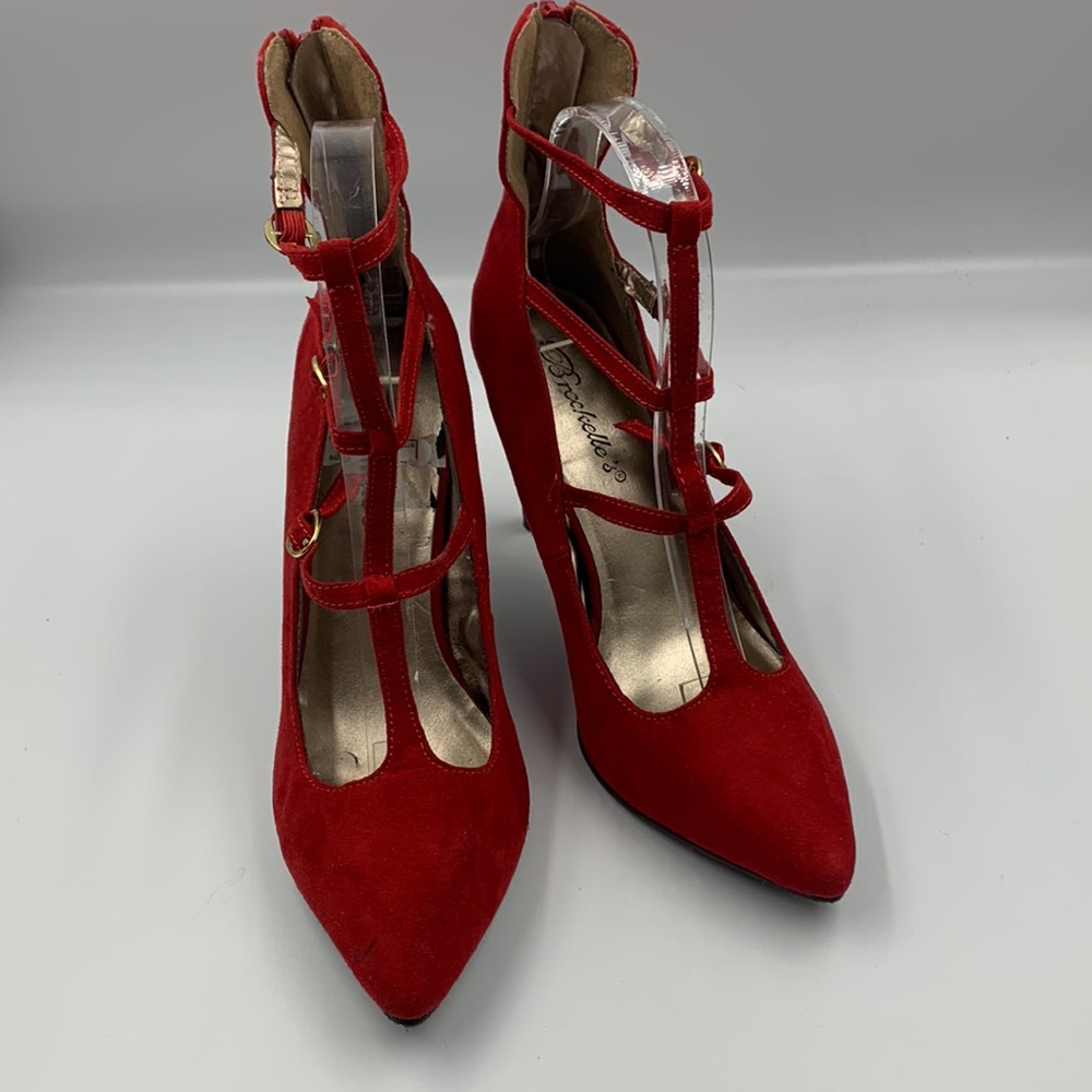 Heeled pumps